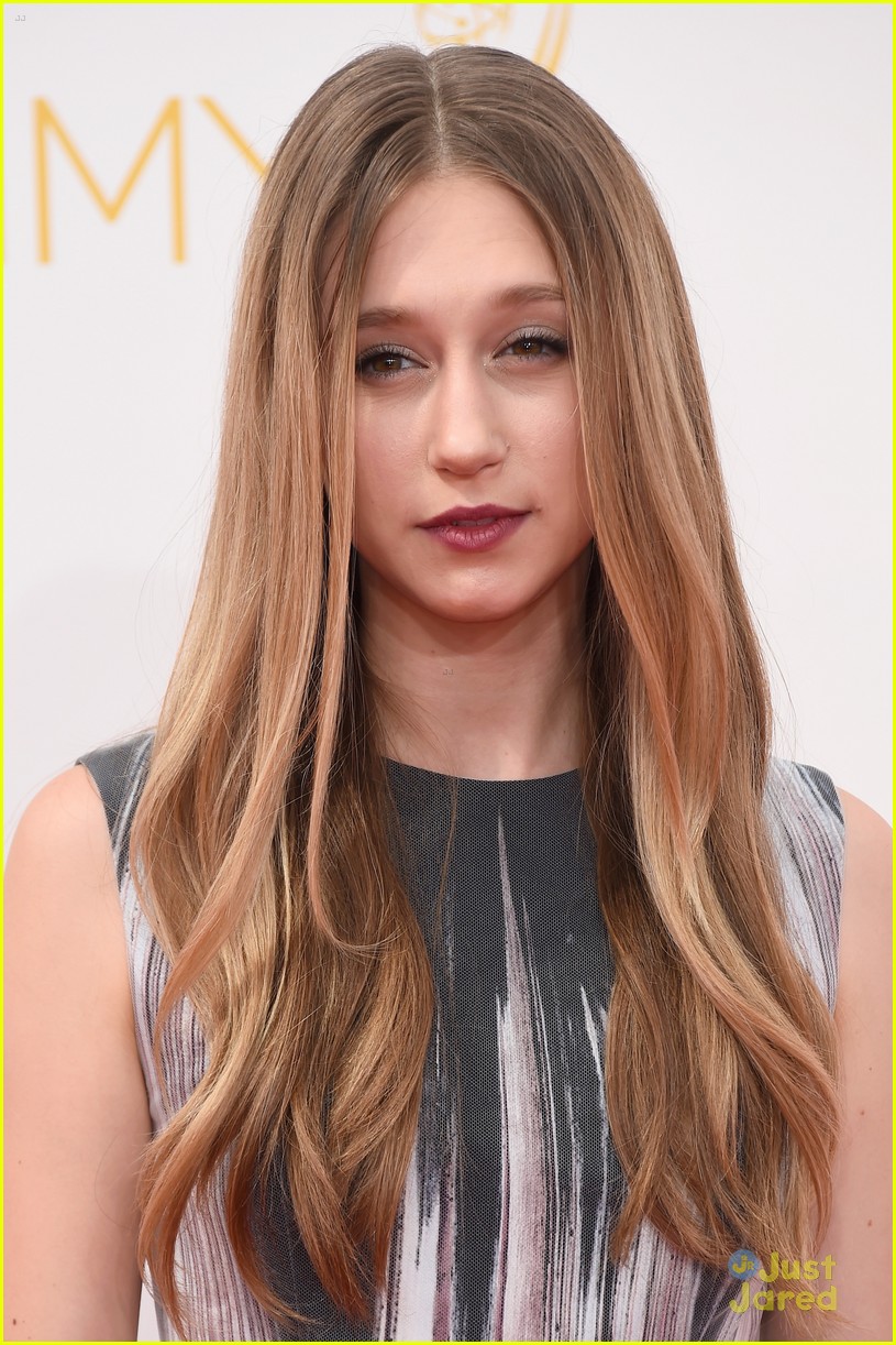 taissa-farmiga-wallpapers