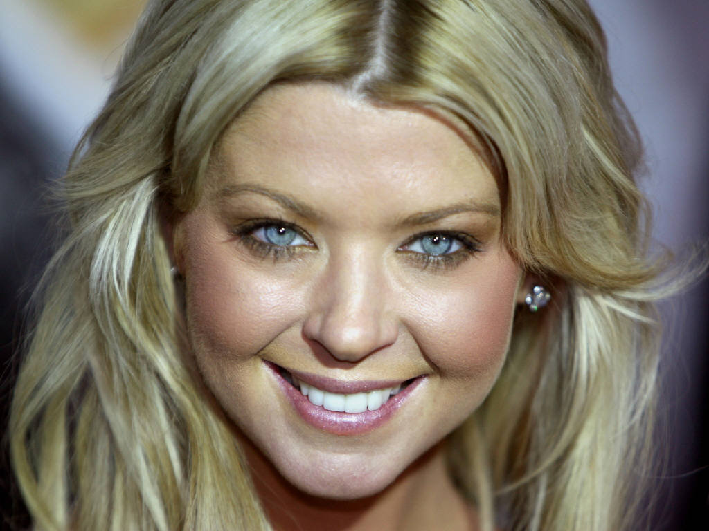 tara-reid-summertime