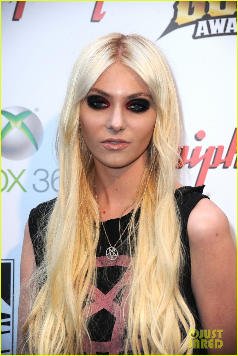 taylor-momsen-party