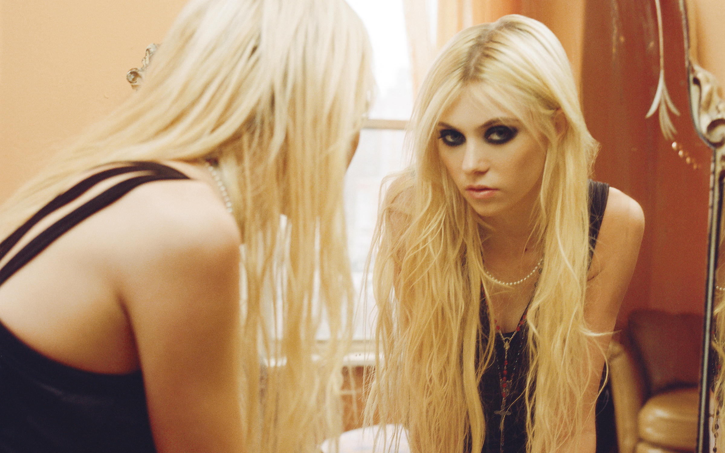 taylor-momsen-wallpapers