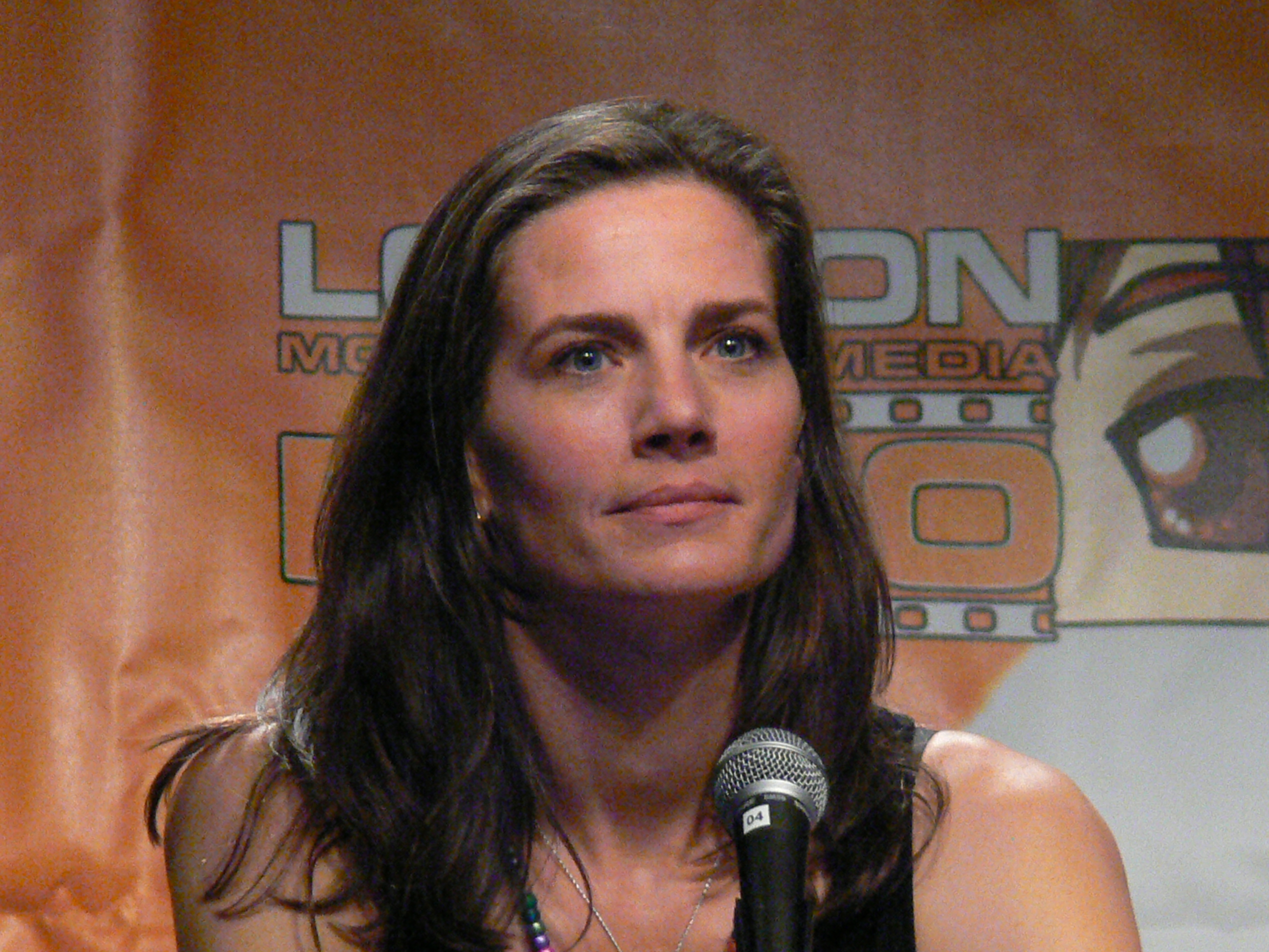 best-pictures-of-terry-farrell-actress