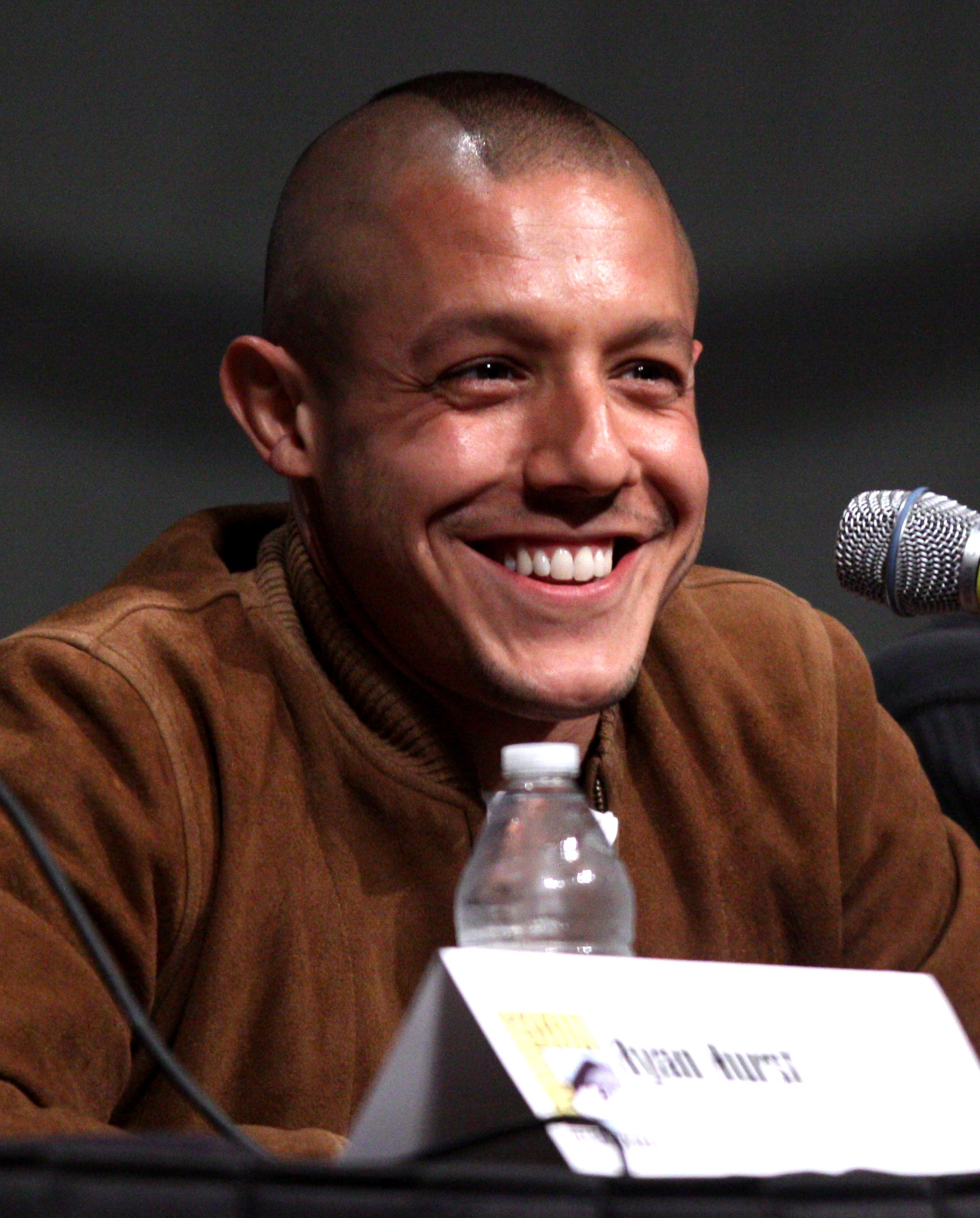 best-pictures-of-theo-rossi