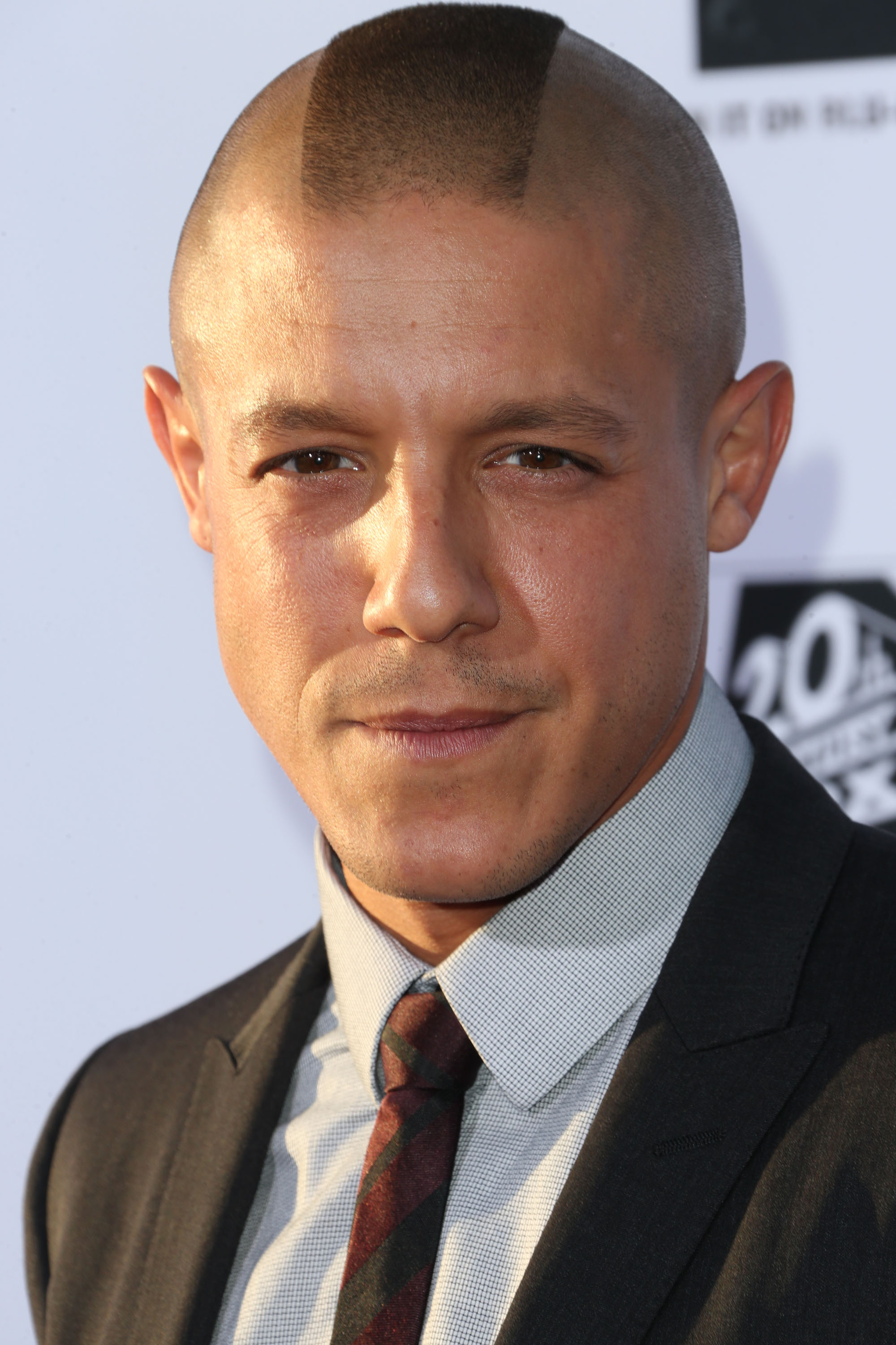 theo-rossi-pictures