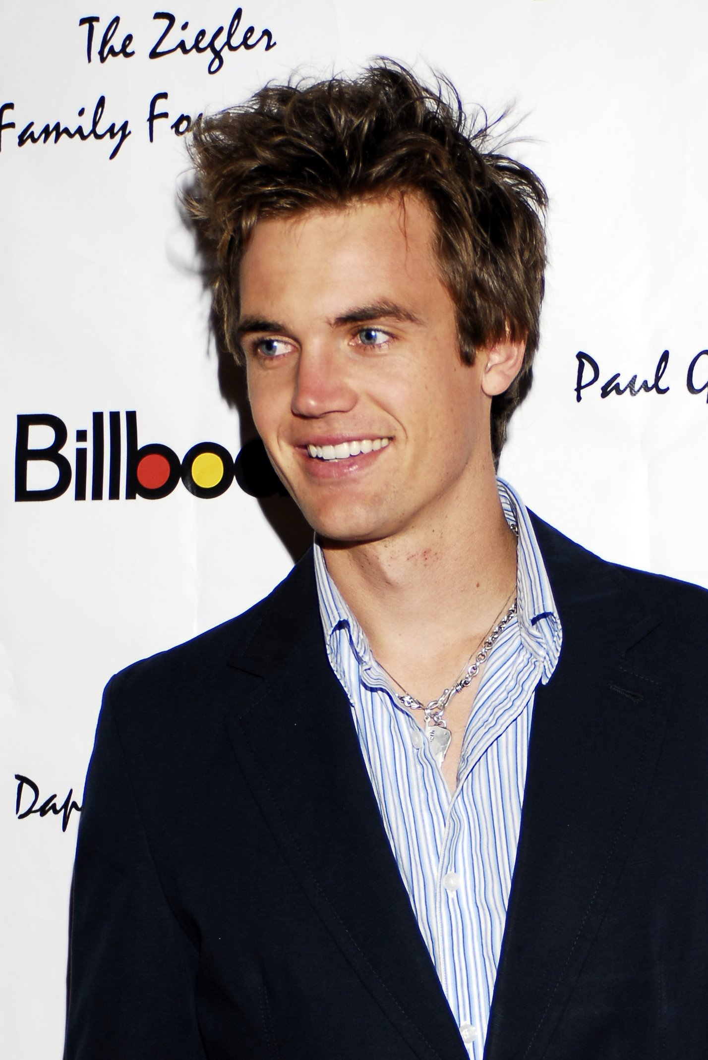 tyler-hilton-pictures