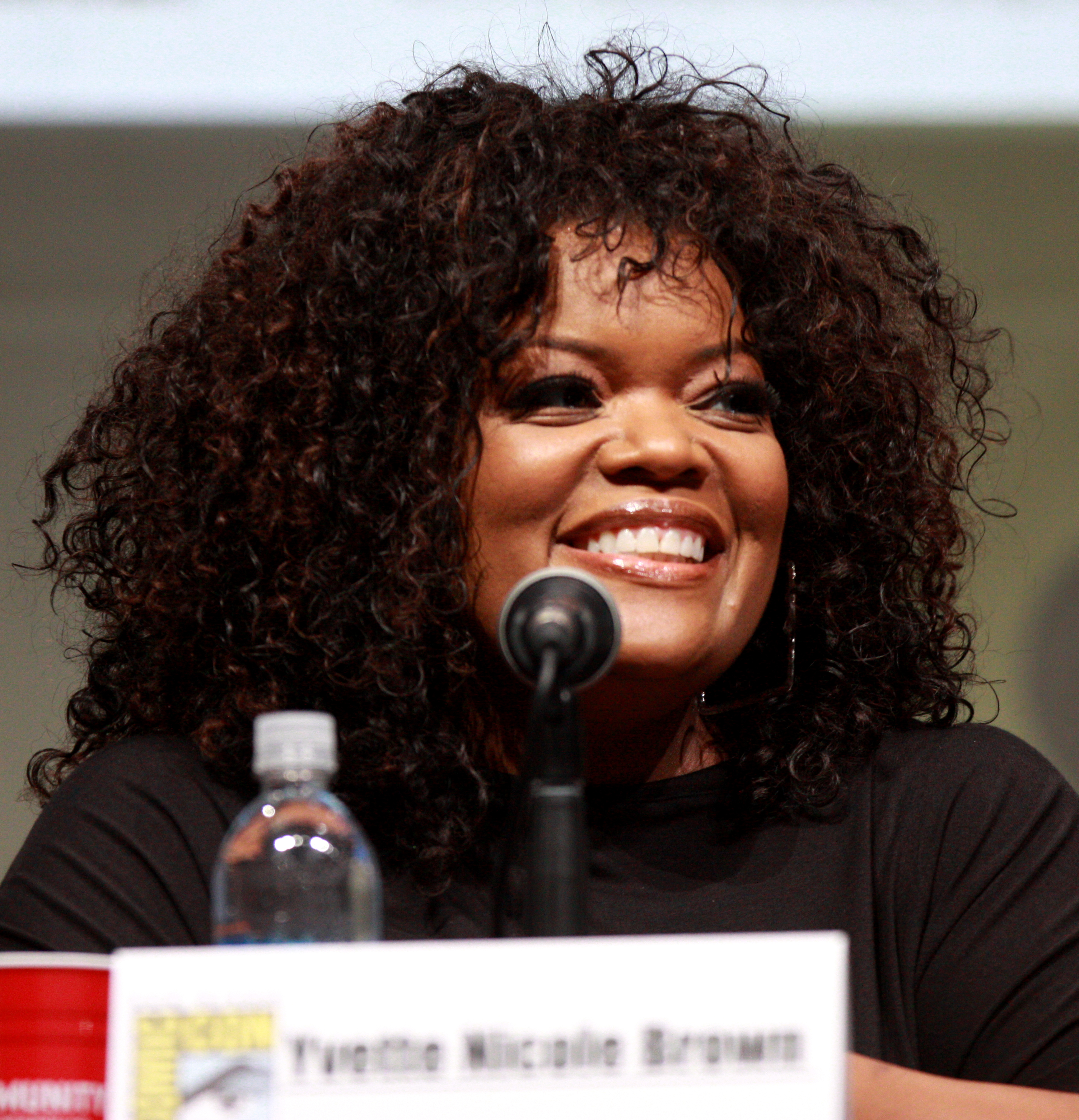 best-pictures-of-yvette-nicole-brown