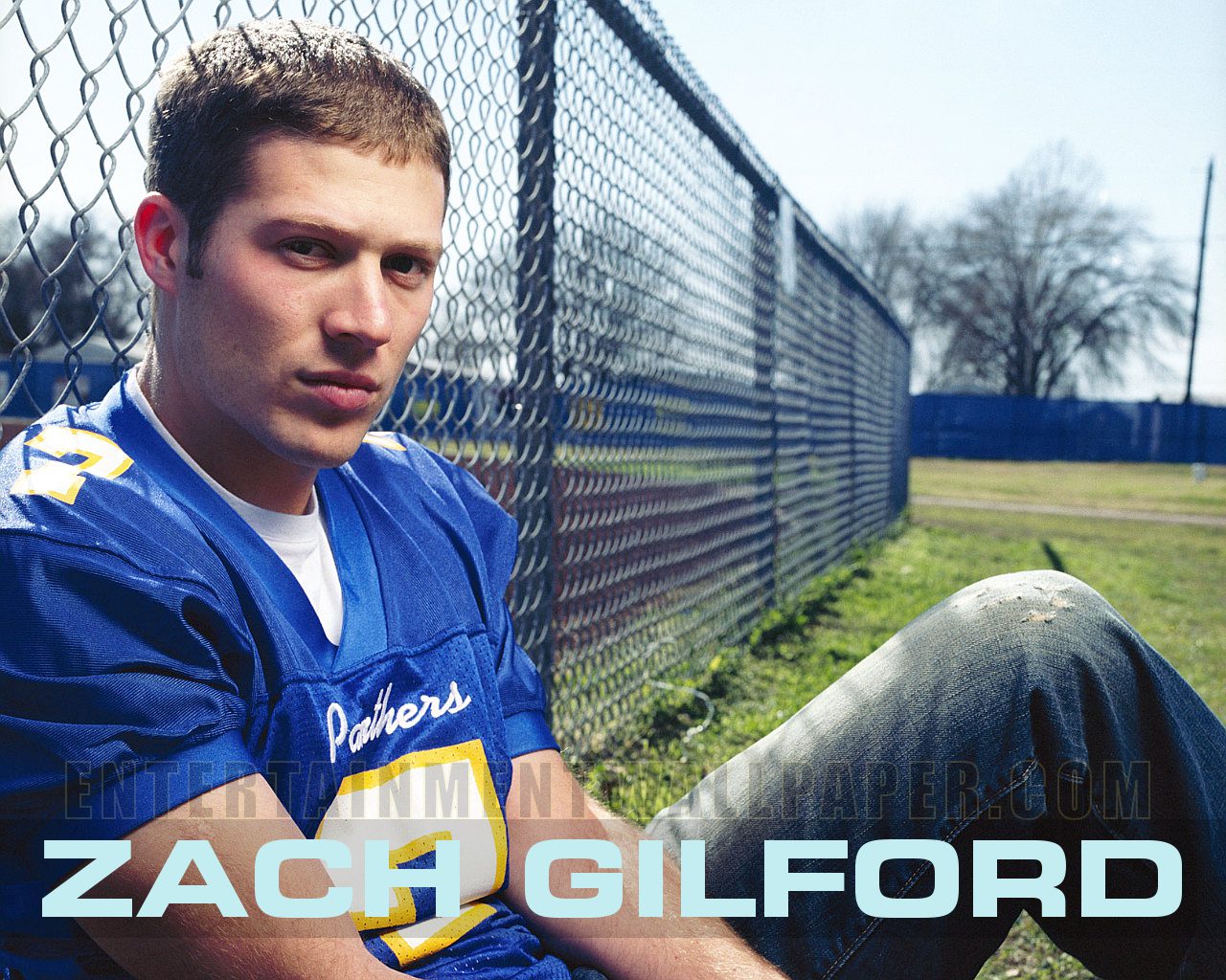 zach-gilford-summertime