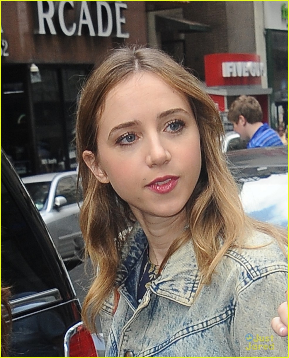 zoe-kazan-summertime