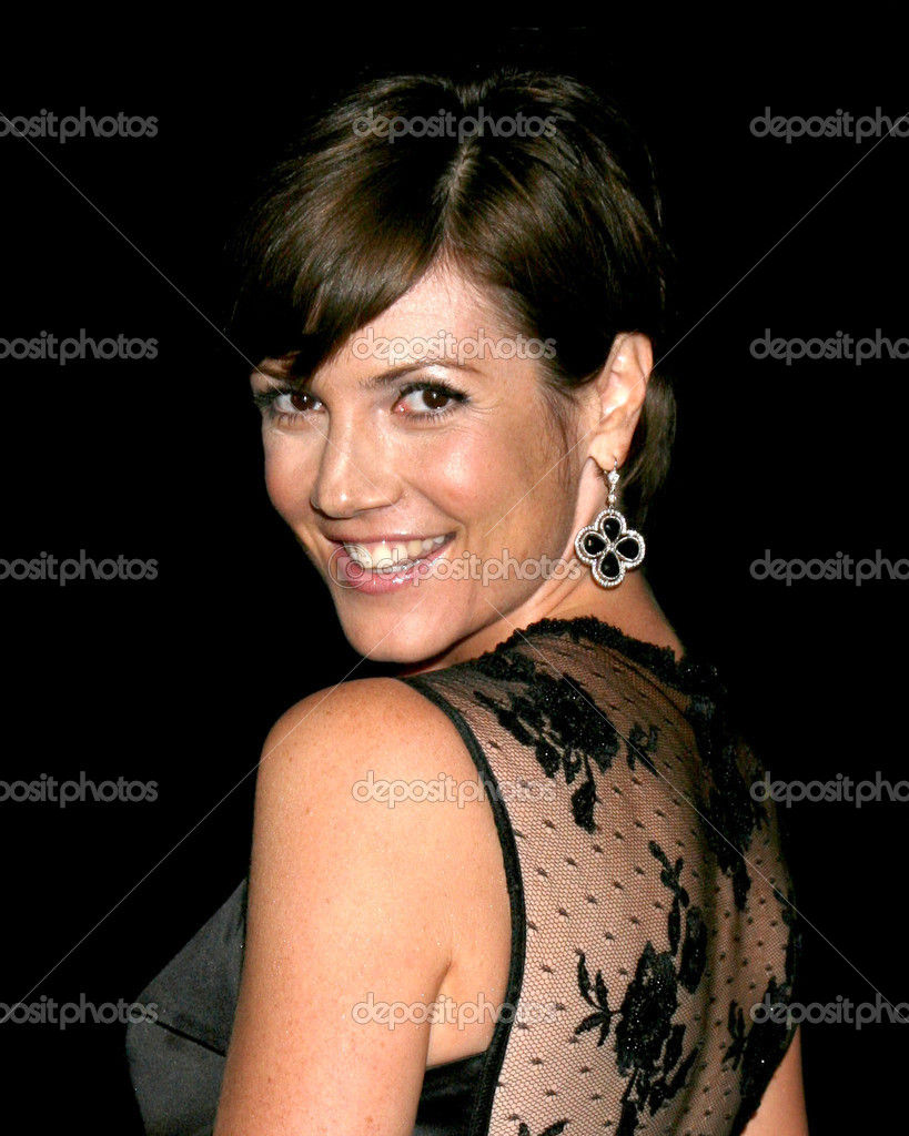 zoe-mclellan-wallpaper