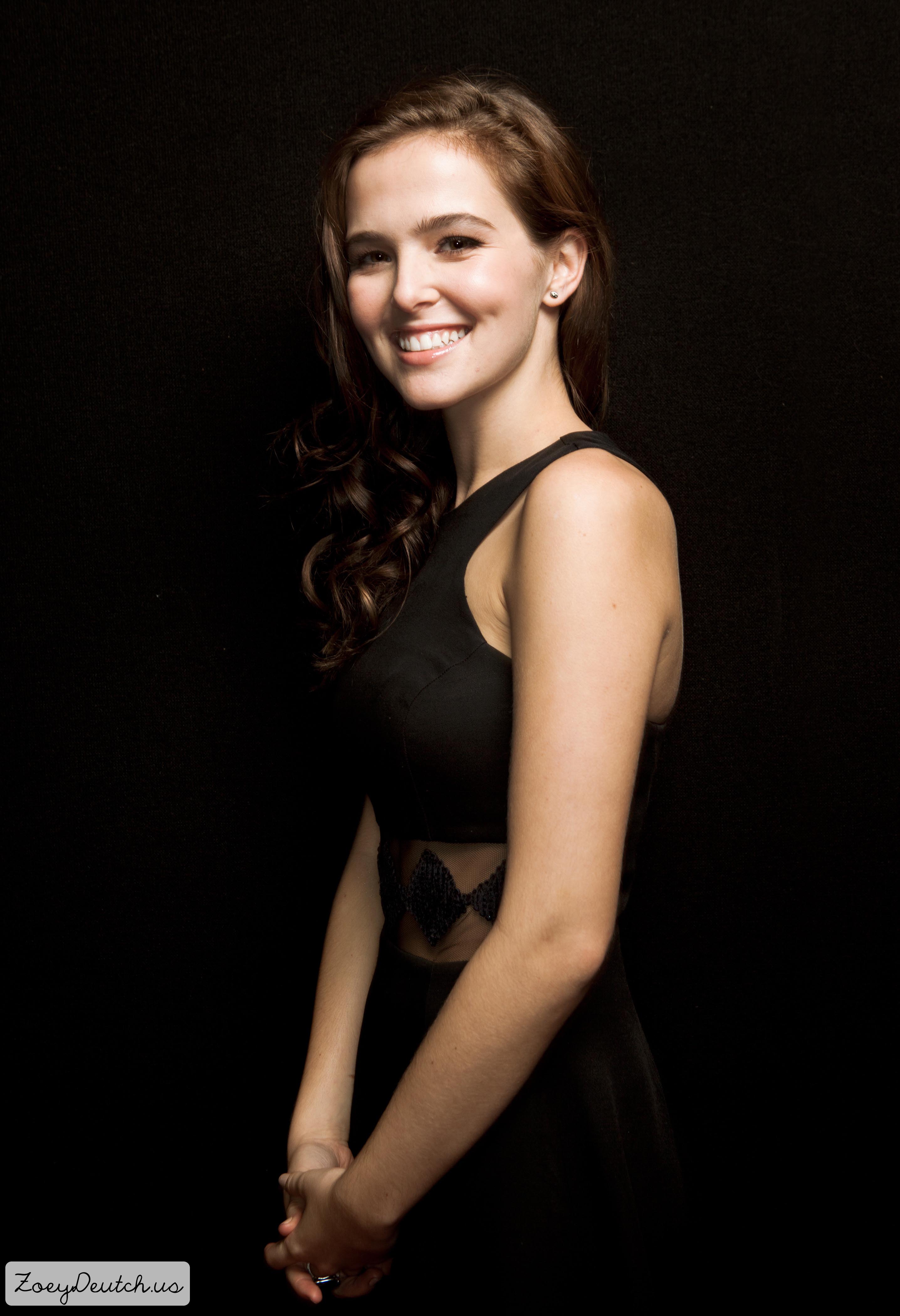 zoey-deutch-wallpapers