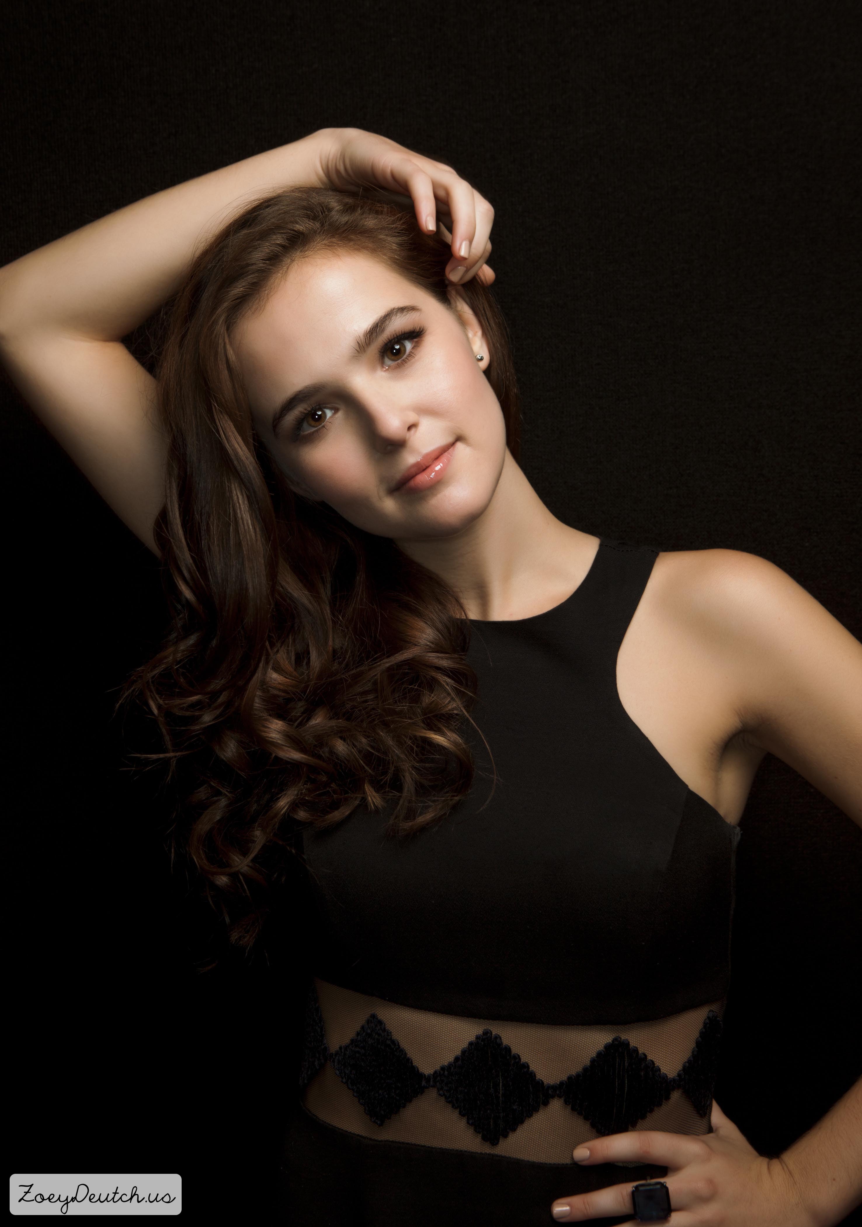 zoey-deutch-young