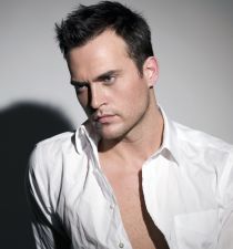 Cheyenne Jackson's picture