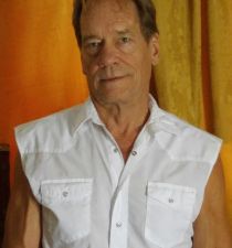 Dennis Hayden (actor)'s picture