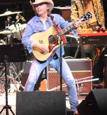 Dwight Yoakam's picture