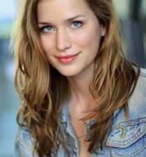 Elizabeth Lail's picture