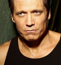 Holt McCallany's picture