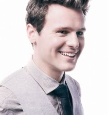 Jonathan Groff's picture