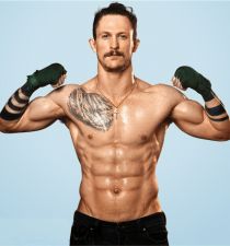 Jonathan Tucker's picture