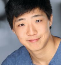 Justin Lee (actor)'s picture