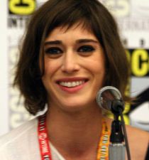 Lizzy Caplan's picture