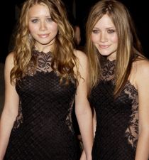 Mary-Kate and Ashley Olsen's picture