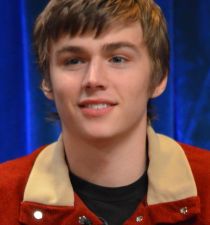 Miles Heizer's picture