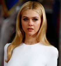 Nicola Peltz's picture