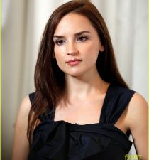 Rachael Leigh Cook's picture