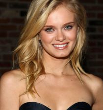 Sara Paxton's picture