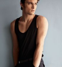 Shiloh Fernandez's picture